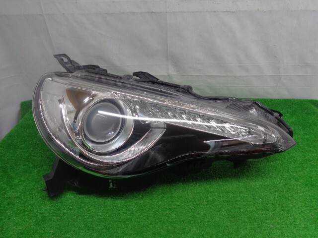 トヨタ/86 ZN6 前期用 右ヘッドランプ キセノン ユニット『刻印AD』コイト100-60082 No.238644【品番 SU003-05155】拍卖
