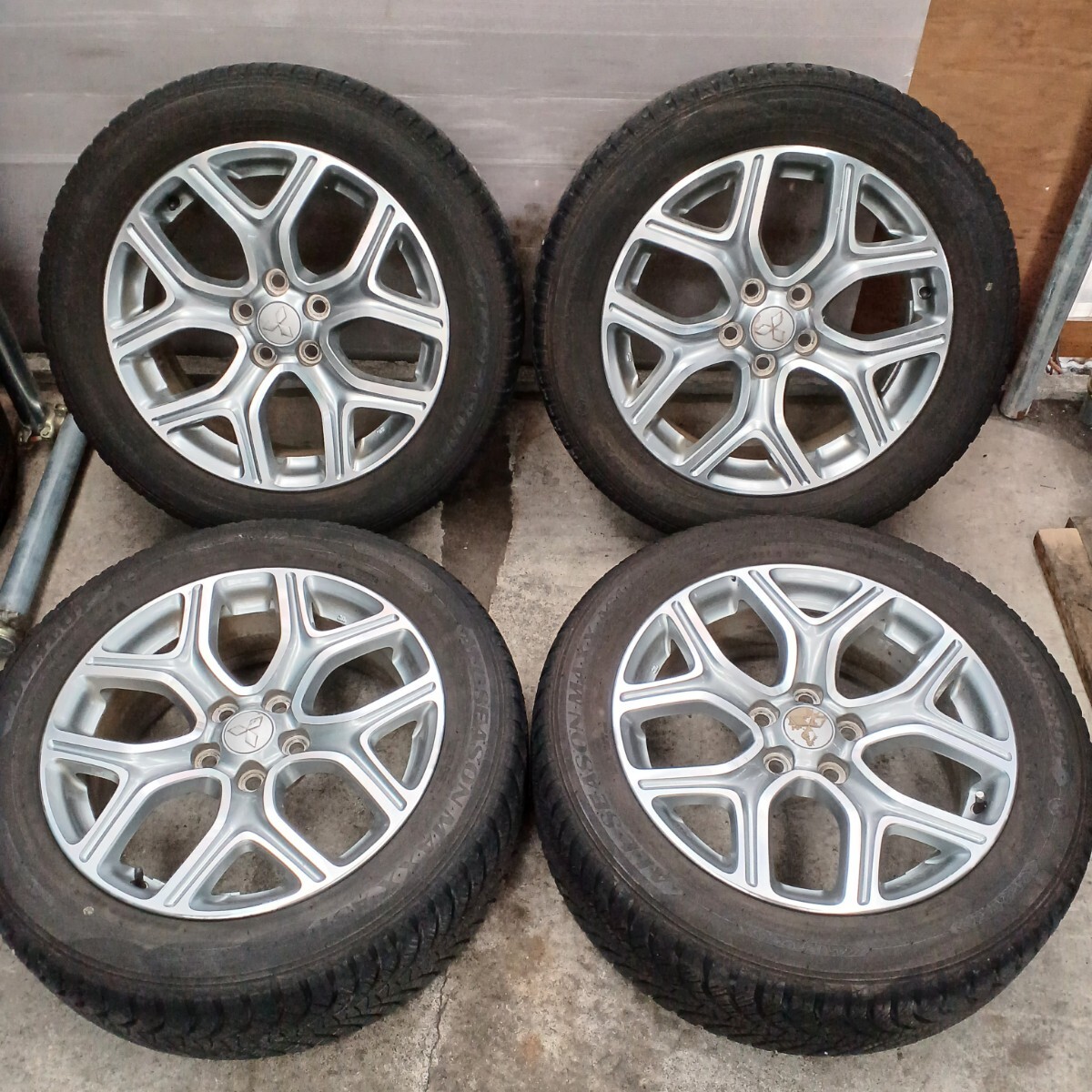 三菱アウトランダーPHEV 純正アルミホイール 18インチ 4本セット 大型商品なので個人宅配送不可 4個口発送拍卖