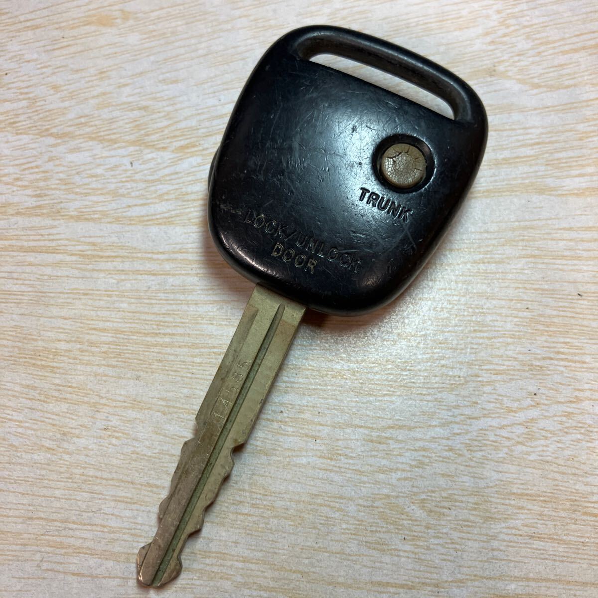 @TA9535 クリック感あり トヨタ 純正 キーレス リモコン マークII チェイサー クレスタ JZX100 GX100 等2ボタン トランクボタン拍卖