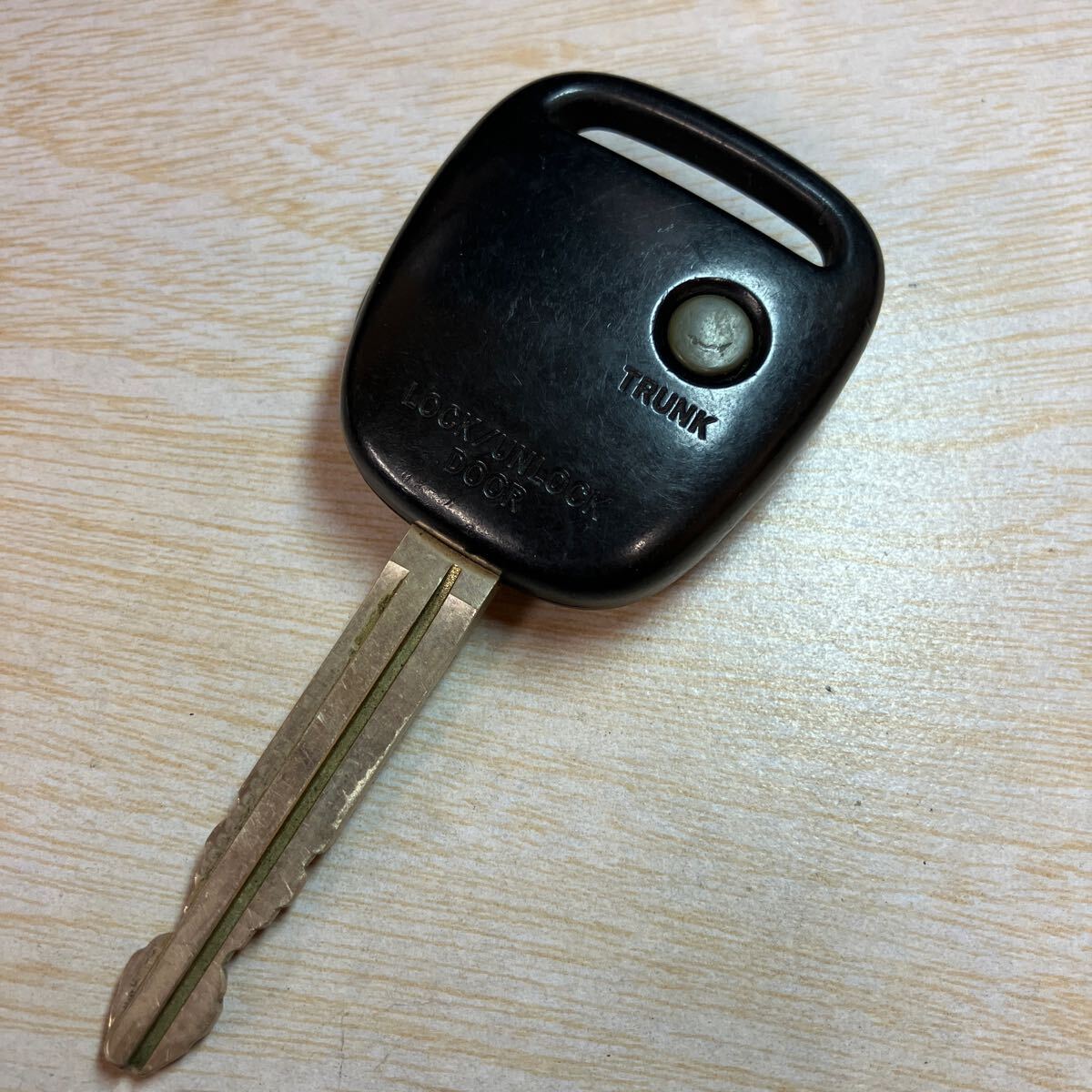 @TA9539 クリック感あり トヨタ 純正 キーレス リモコン マークII チェイサー クレスタ JZX100 GX100 等2ボタン トランクボタン拍卖