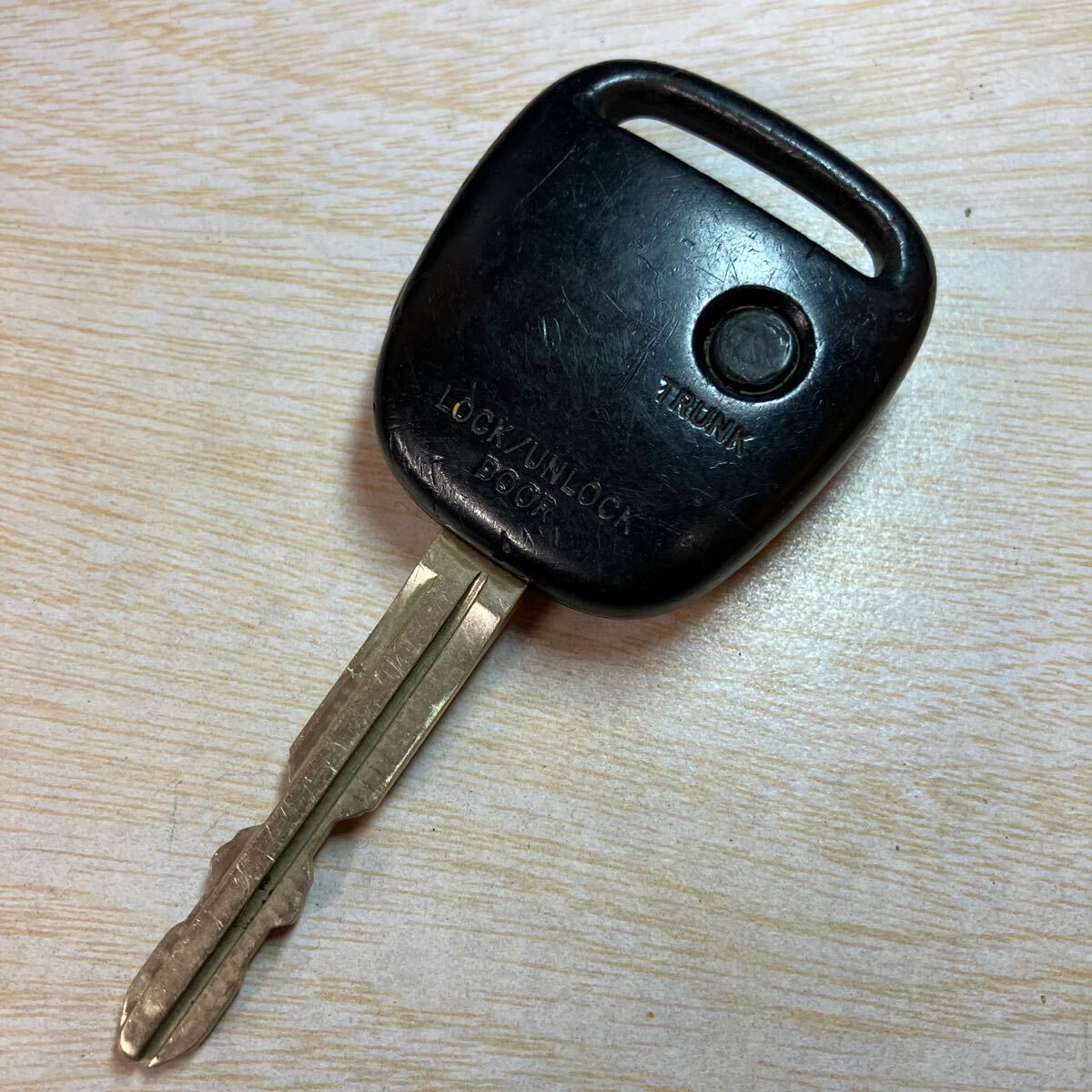 @TA9541 クリック感あり トヨタ 純正 キーレス リモコン マークII チェイサー クレスタ JZX100 GX100 等2ボタン トランクボタン拍卖