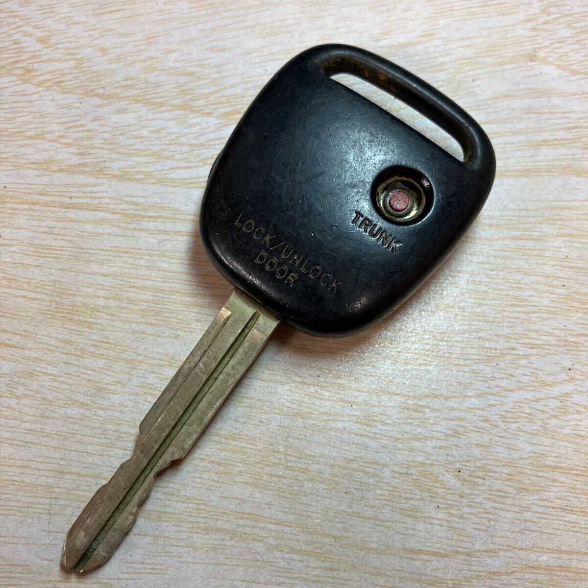 @TA9548 クリック感あり ゴム欠け トヨタ 純正 キーレス リモコン マークII チェイサー クレスタ JZX100 GX100 等2ボタン トランクボタン拍卖