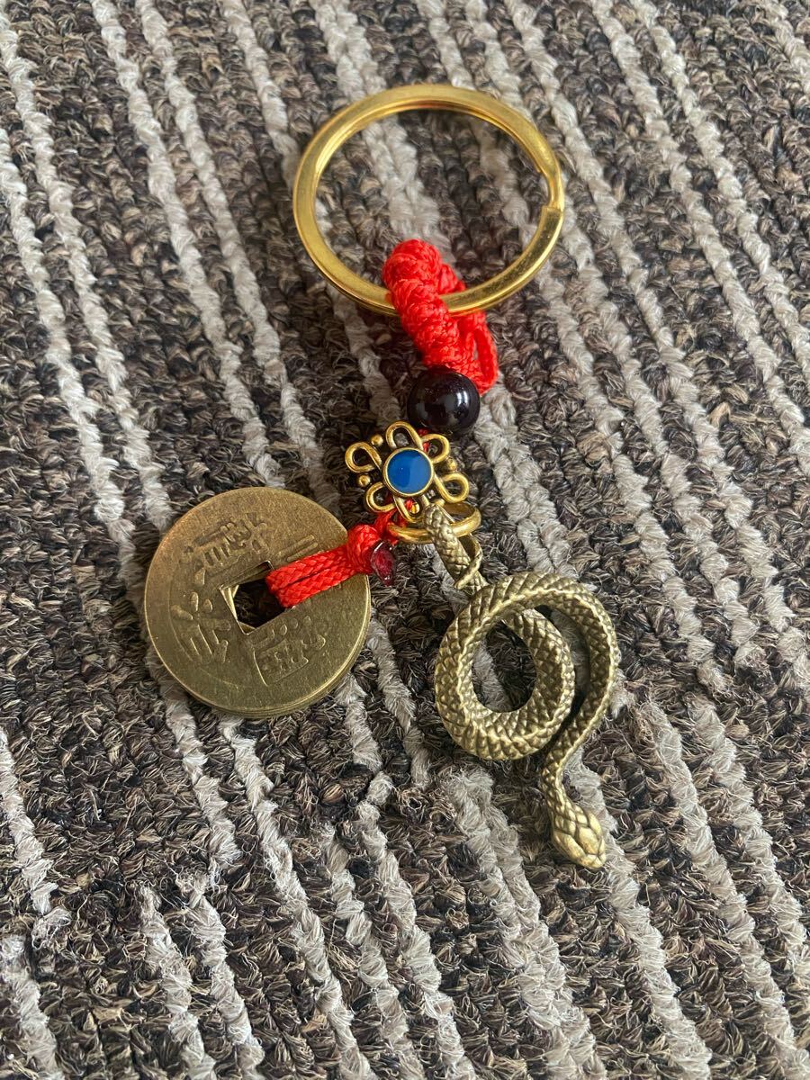 送料無料 【開運】2025年 干支「蛇」 開運キーホルダー 五帝銭 銅貨 フック式◆幸福 厄除け 魔除け 金運 風水拍卖