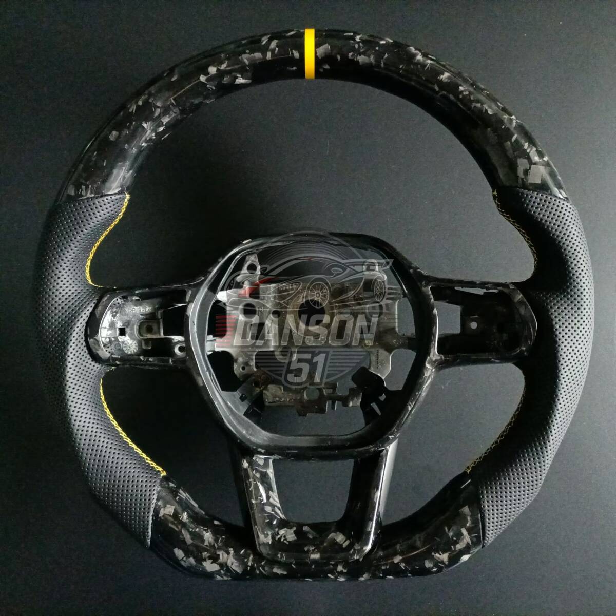 送料無料  フォージドカーボン・レザー製 ホンダ シビックタイプR FL5  ステアリング スイッチカバー付く拍卖