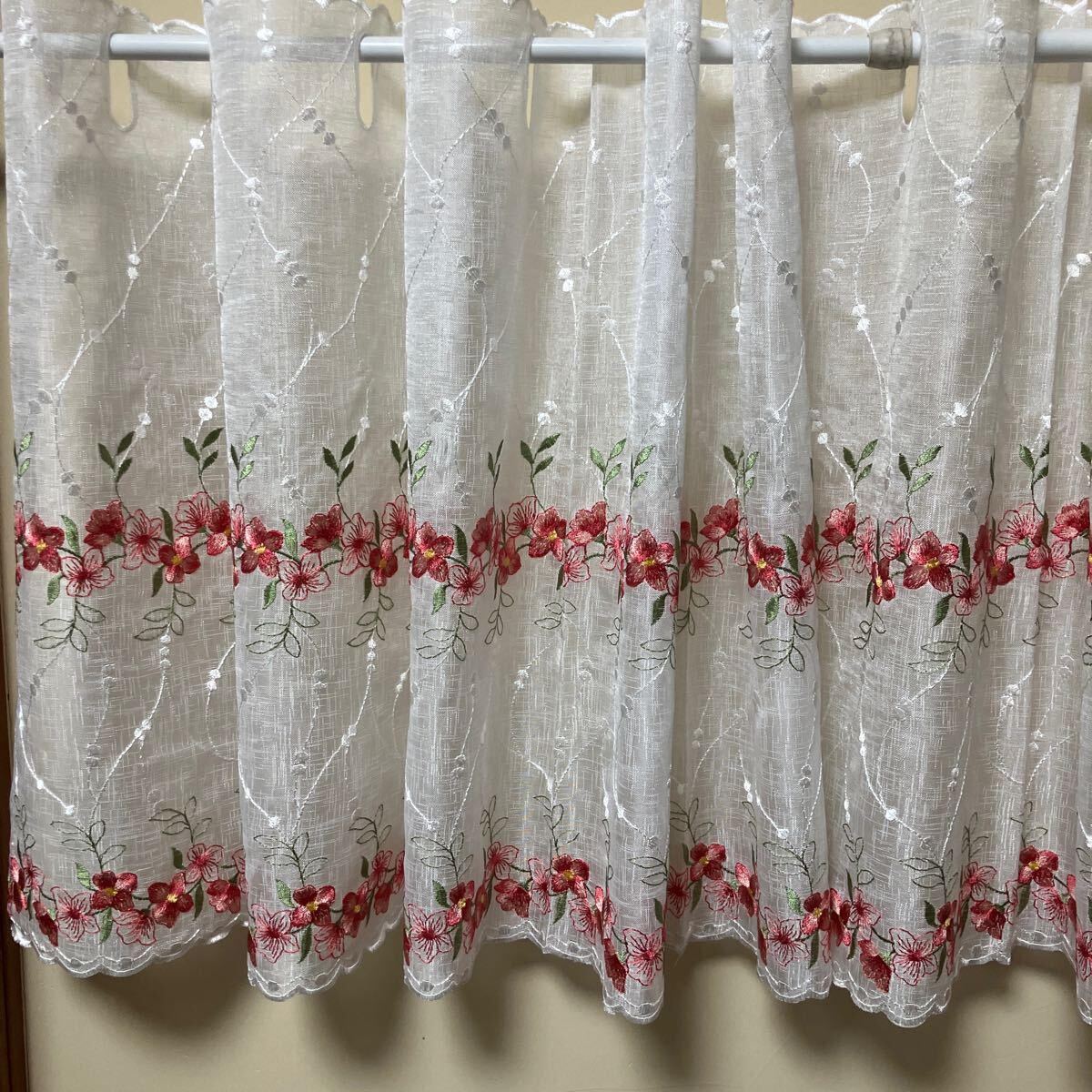 新品 刺繍 カフェカーテン 横150㎝×縦45㎝(1862) クリックポスト 拍卖