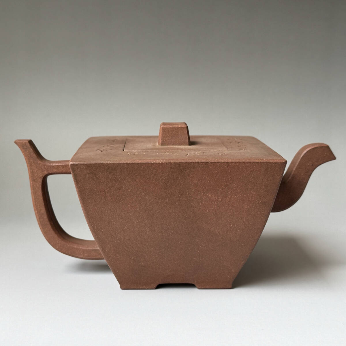 古陶芸 紫砂壷 清時代 【楊彭年】 製 「方壷」 段泥 煎茶 急須 茶道具 唐物 時代物 秘蔵 茶器 容量350cc LT-250536拍卖