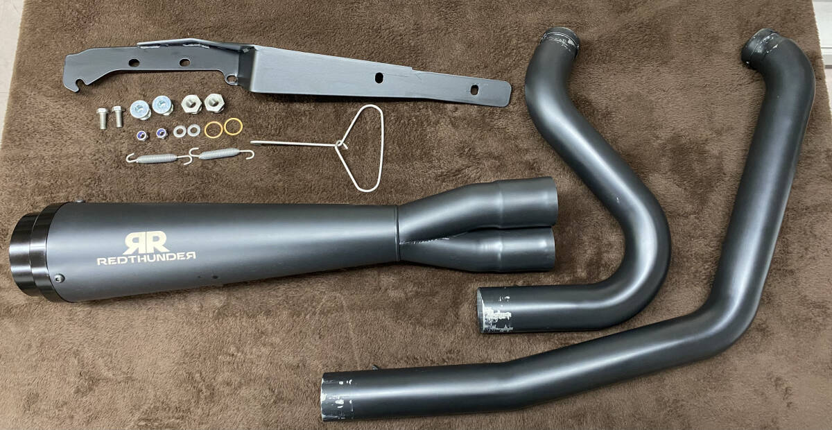 レッドサンダー 2-1 フルエキゾーストマフラー 18年以降 ソフテイル ブラック アルミニウムエンド 20250531-3拍卖