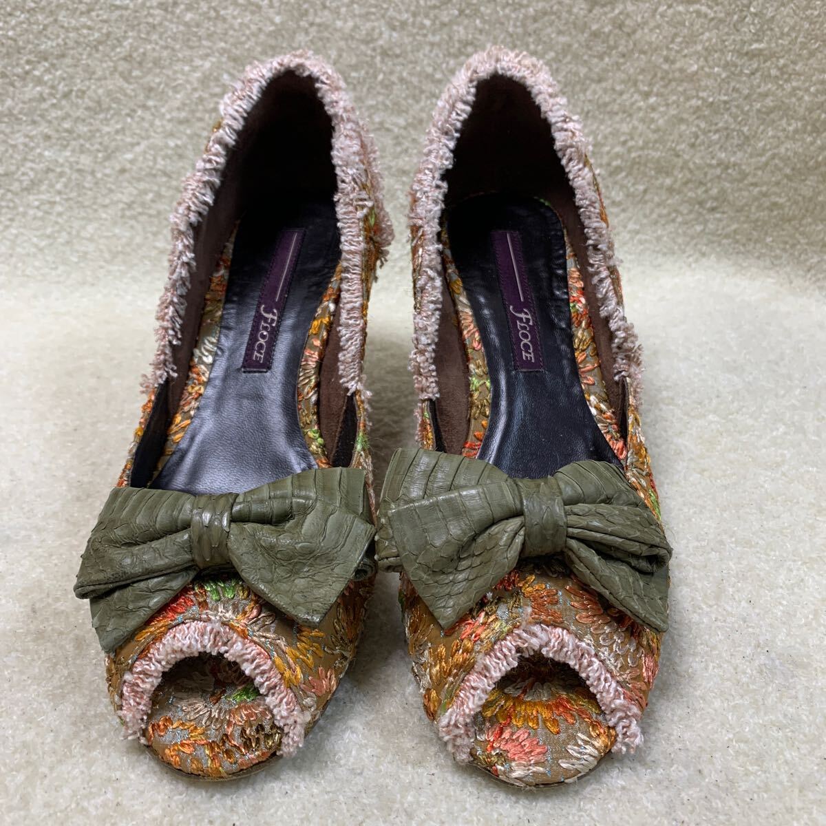 FLOCE レディース オープンツゥウェッジソールパンプス 刺繍 リボンモチーフ 23.5㎝ヒール約7㎝ 美品拍卖