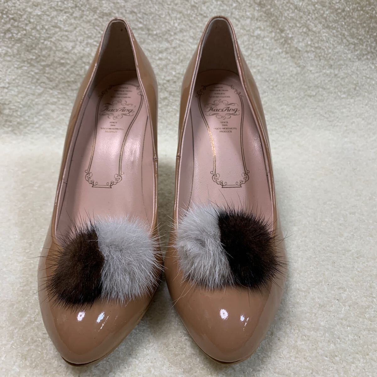 カリアング Kari Ang レディースパンプス エナメル ベージュ系 24㎝ヒール約9㎝ 未使用品拍卖