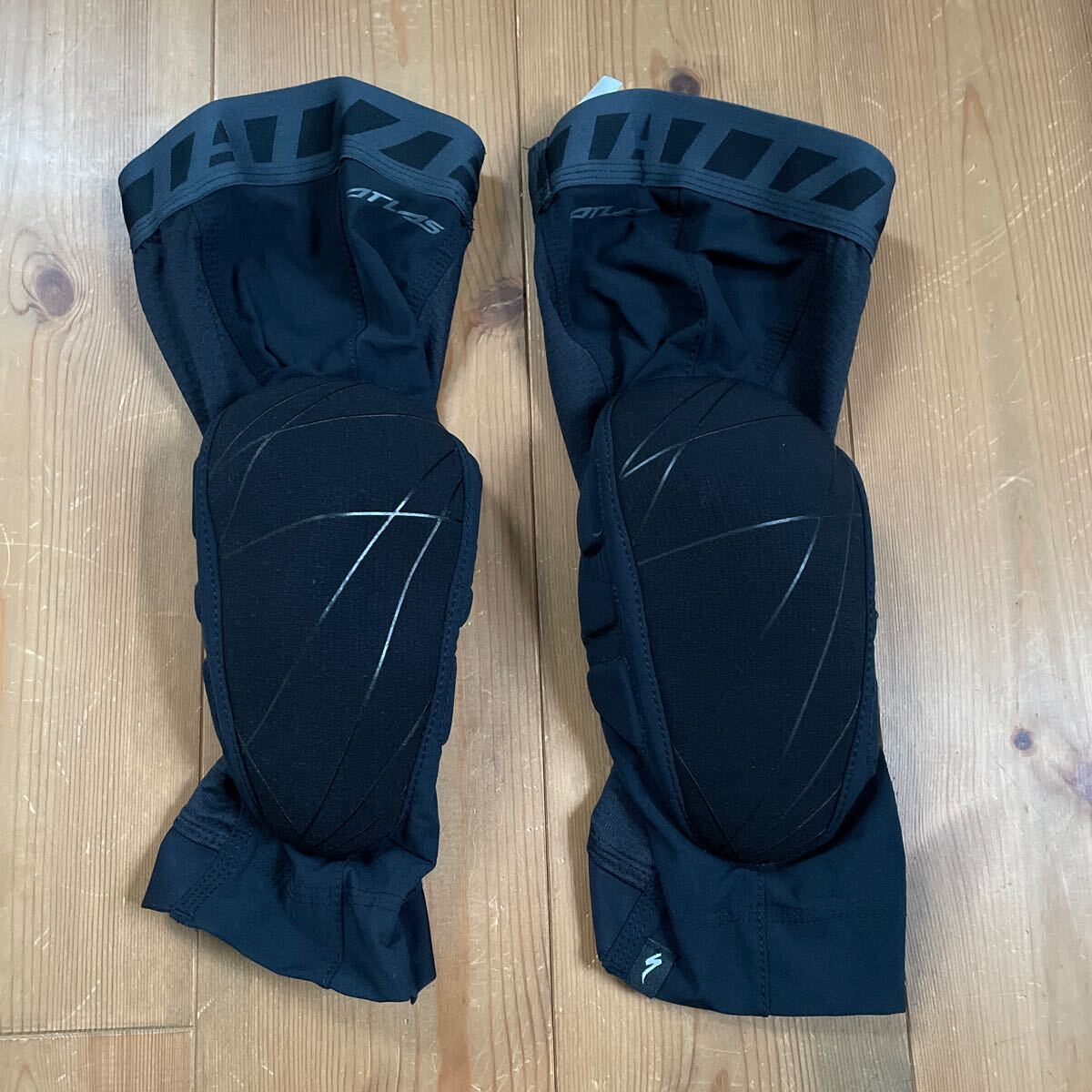 スペシャライズド ATLAS ニーガード 新品未使用 Sサイズ拍卖