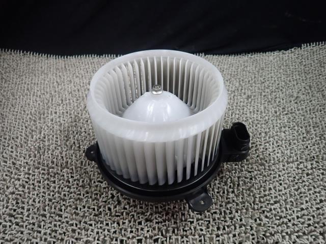 スイフト CBA-ZC33S ヒーターブロアモーター ZVR 74150-81P00拍卖