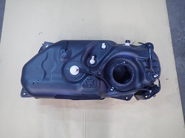 スイフト CBA-ZC33S フューエルタンク ZVR 89101-52R02拍卖