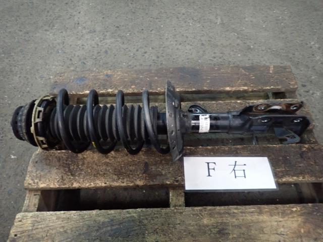 フィット DAA-GP1 右フロントストラット NH700M 51610-TF2-J02拍卖