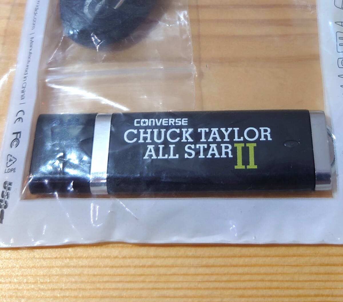 未使用 CONVERSE コンバース USBメモリ CHUCK TAYLOR ALL STAR II スニーカー付属品 容量不明 ストラップ付き拍卖