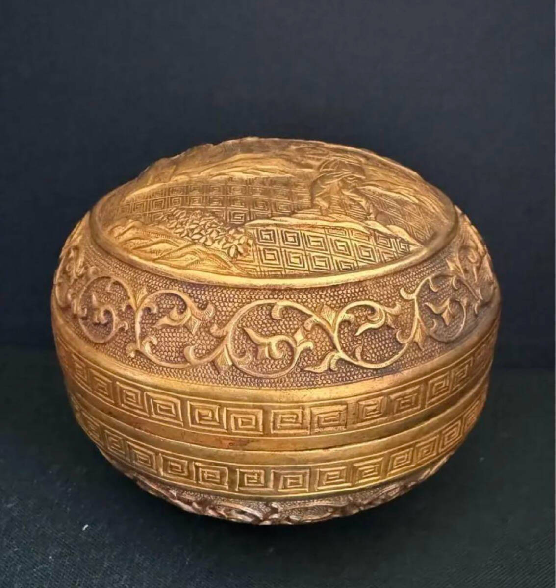 中国骨董 唐 金銅 人物寿紋彫り 香盒 宝石箱 茶道具 文房 置物 唐物 時代物(N-8)拍卖