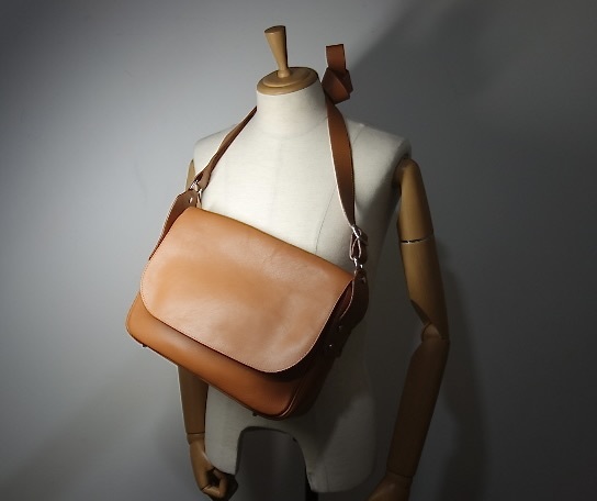 TK 美品 袋付 14万 ジャックルコー JACQUES LE CORRE サンフランシスコ 被せフラップ仕様 レザーショルダーバッグブラウン 本革拍卖