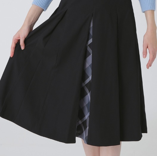 ■■202505即決■ ブルーレーベルクレストブリッジ新品ブラック ストレッチカルゼタックスカート 38拍卖
