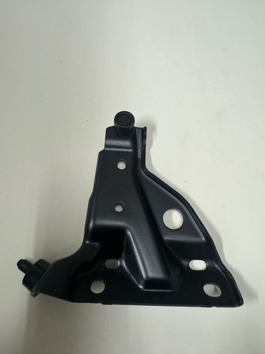 ステップワゴン フリード 左スライドドア アッパーローラー 新品 つや消しブラック塗装済み 送料込み拍卖