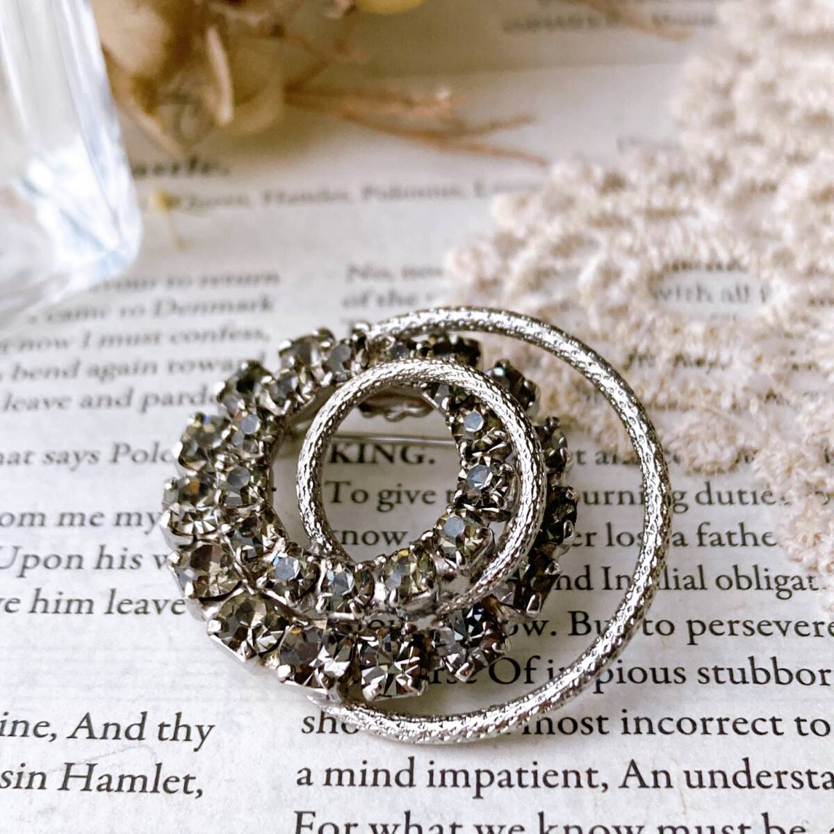 ヴィンテージブローチ ラインストーン サークル シルバー キラキラ アンティークジュエリー 美品☆vintage jewelry accessoriesR0507拍卖