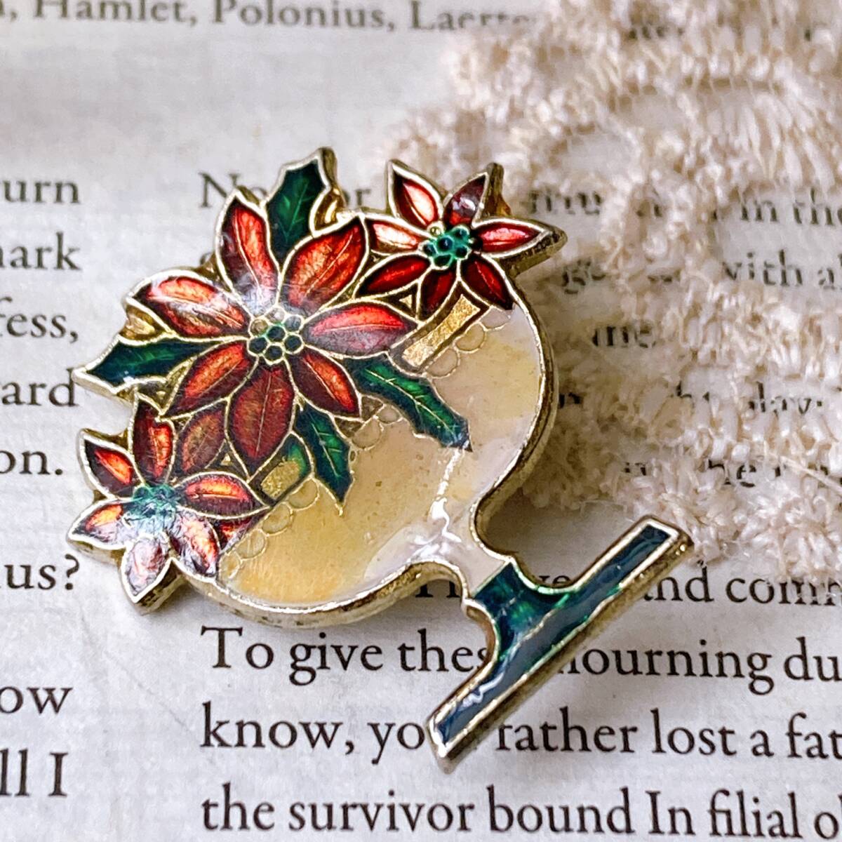 アメリカンヴィンテージピンバッジ ポインセチア フラワー エナメル アンティークブローチ☆vintage jewelry accessoriesR0522拍卖