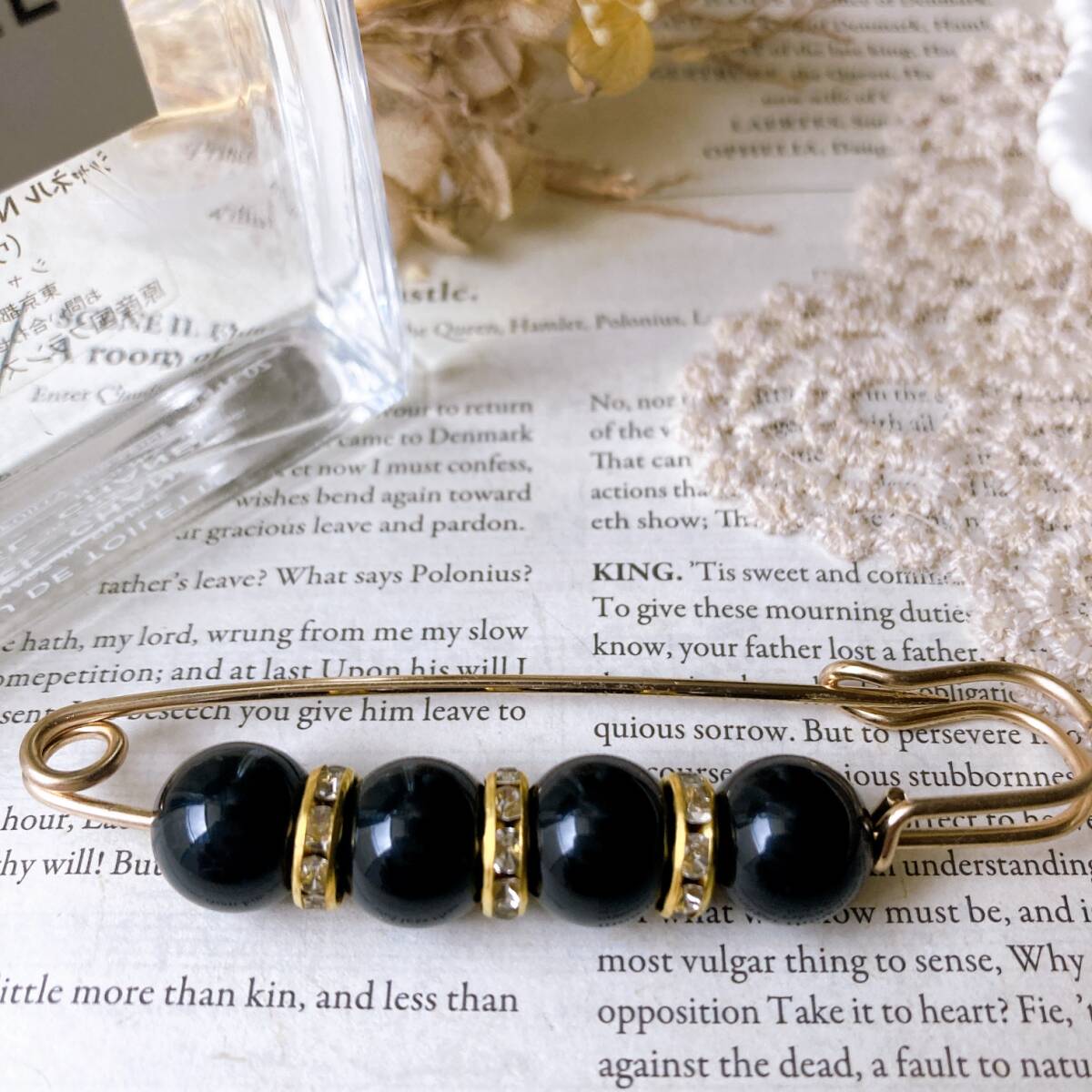 安全ピンブローチ ブラック 黒 ラインストーン ゴールド ウエスト調整ピン ウエストバックル☆vintage jewelry accessoriesR0527拍卖