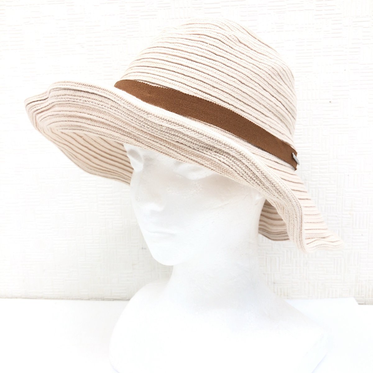 美品 OVERRIDE オーバーライド コットンニット ワイヤーハット 57.5cm ヌードカラー キャペリンハット 帽子 UV対策 サイズ調節 レディース拍卖