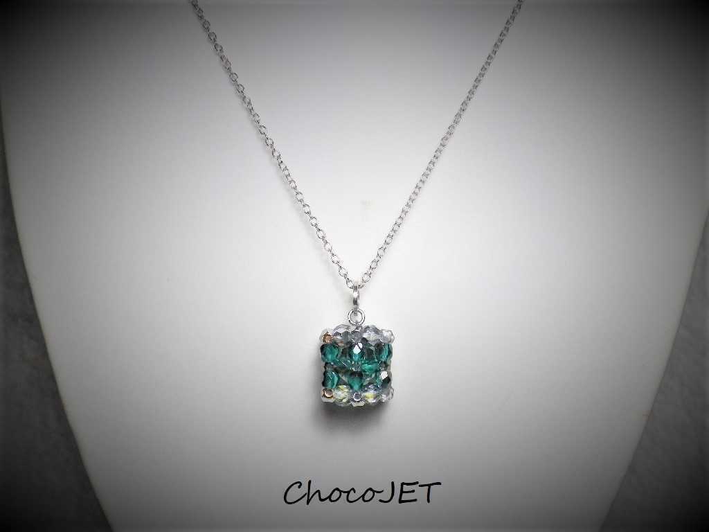 クリスタルビーズ・キューブネックレス エメラルドグリーンシルバー 銀色緑色 拍卖