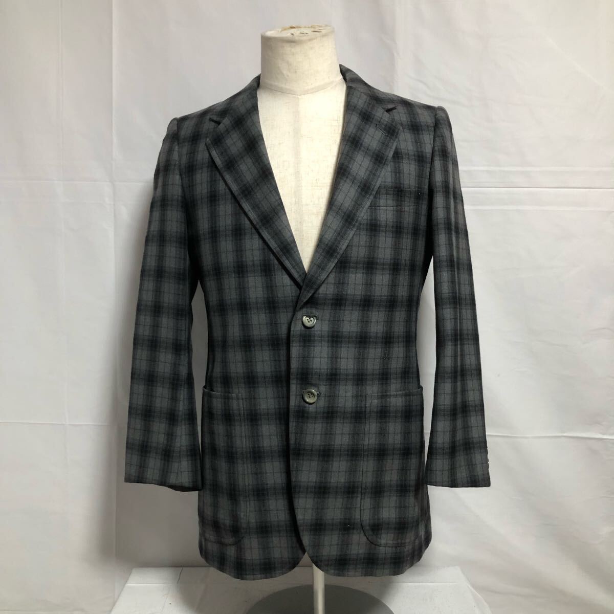 チェックスリムスーツ テーラード ジャケット ウール スーツ 刻印 紳士 グレー センターボタン 古着 黒チェック 着丈72 身幅46 S相当拍卖