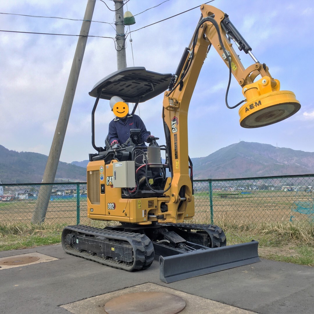 【在庫あり】CAT12Vリフマグ付ユンボ・バックホー2t.302CR 12V-500Φリフマグ+アタッチメント+制御盤付き 新品拍卖