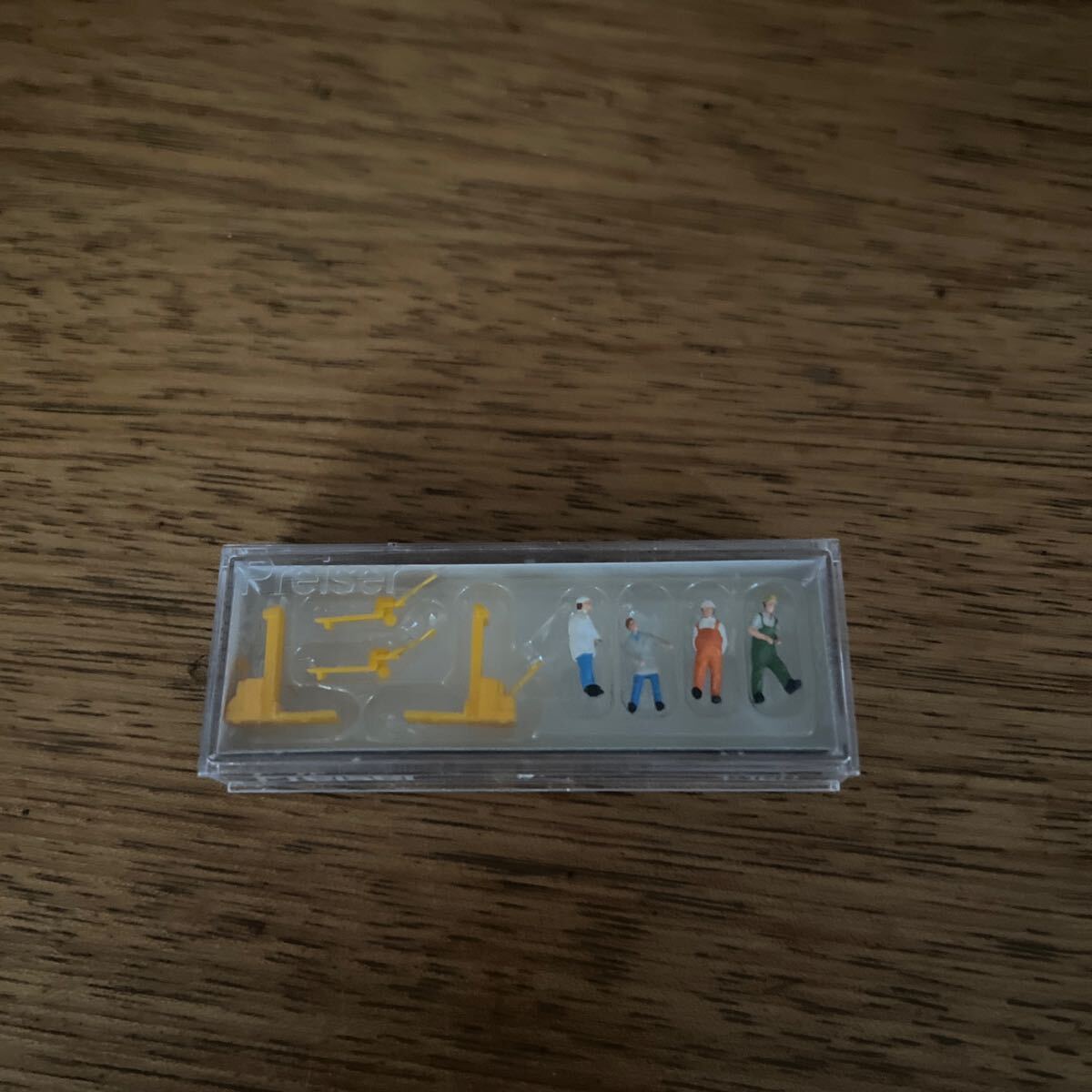 送料込■PREISER プライザー 79082 作業員 パレットを運ぶ人?  鉄道模型  Models フィギュア 情景 背景拍卖