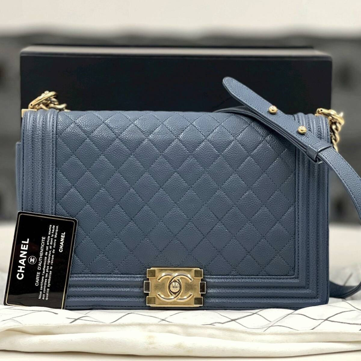 シャネル ボーイシャネル キャビアスキン マトラッセ ショルダーバッグ 23番台拍卖