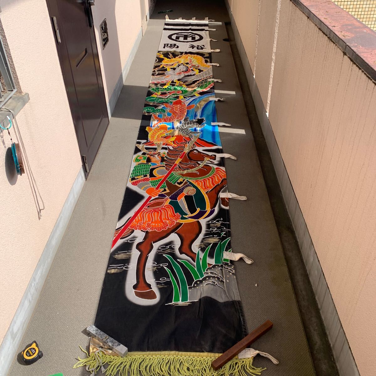 のぼり旗 木綿 節句 リメイク 素材 武者絵 兜武者 のぼり 古布 鯉の滝登り馬 昇龍 昇り鯉 刀 幟旗 アンティーク 登竜門 素材 龍 鯉 (B-8)拍卖