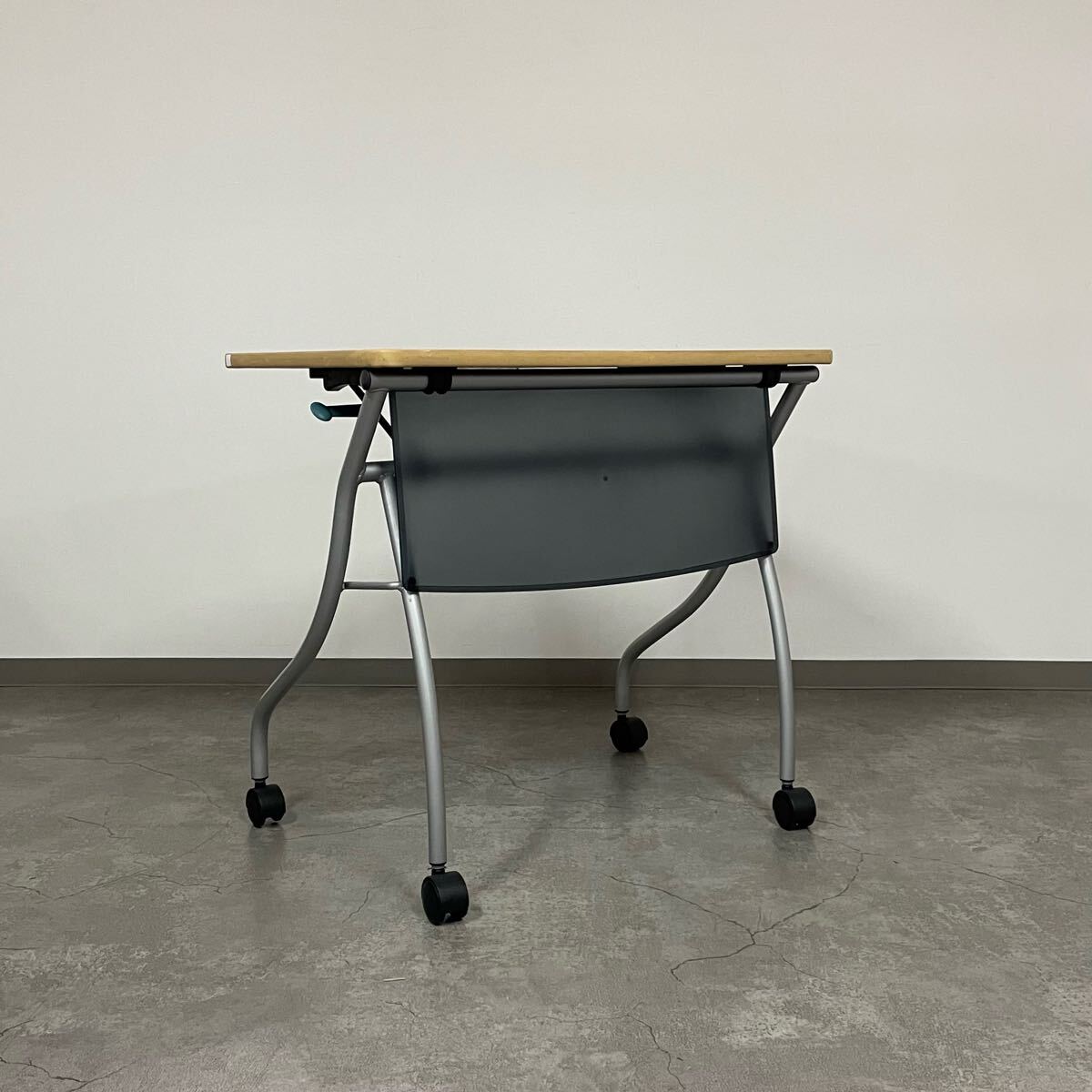 SNT541 ITOKI スタックテーブル PJT-750K-Z594 プリエテーブル 移動式 会議 スクール 学習塾 施設 オフィス拍卖