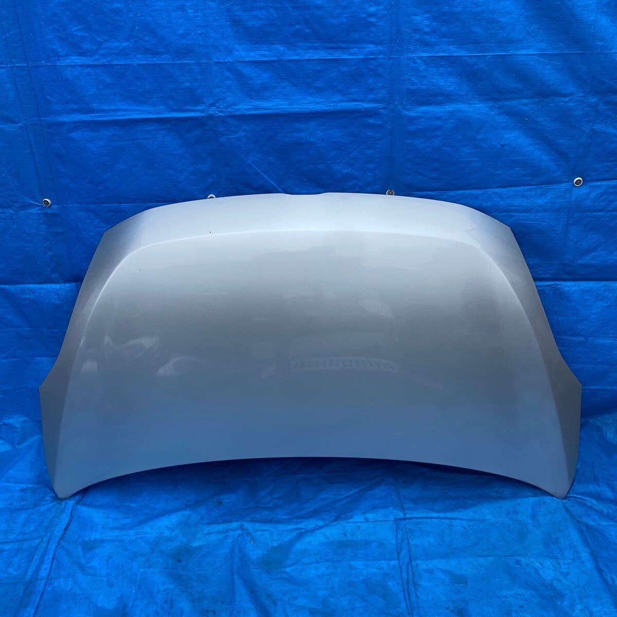 ◆ トヨタ アイシス プラタナ《 ZGM15 ZGM10 》純正 ボンネット フード カラー 1F7 (シルバーメタリック) 53301-44050 美品 割れなし◆拍卖