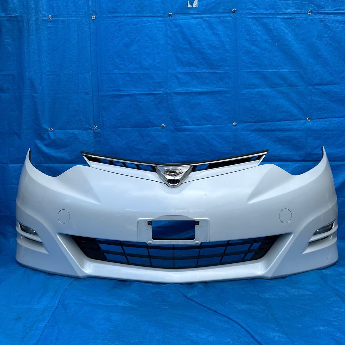 ◆トヨタ エスティマ《ACR50 ACR55 GSR50 GSR55》純正 フロントバンパー カメラグリル付 フォグ付 カラー 070 (パール 白) 52119-28C20◆拍卖