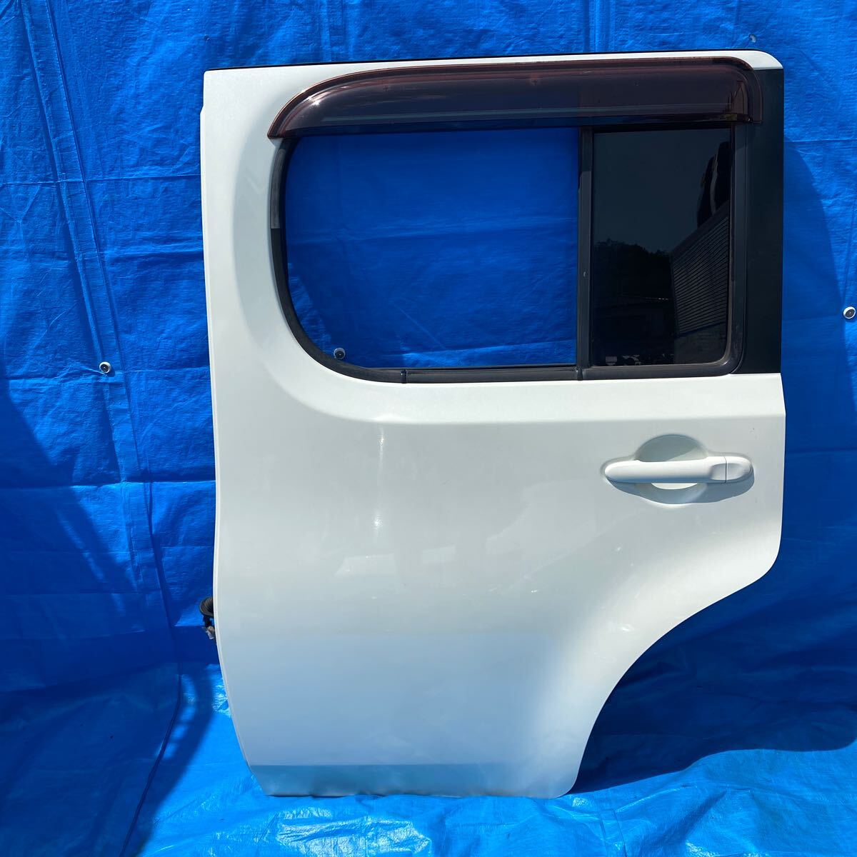 ◆ニッサン キューブ《 Z12 NZ12 》純正 リアドア 左 (助手席側) リヤ ドア バイザー付き カラー QX1 H210A-1FAMA (ホワイトパール)◆拍卖