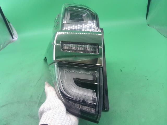 ヴェルファイア DBA-AGH30W 左テールランプ 58-77 81560-58210拍卖