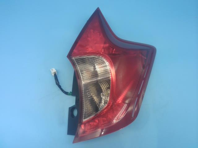 ノート DBA-E12 右テールランプ X DIG-S CAS D117 26550-3VA5B拍卖