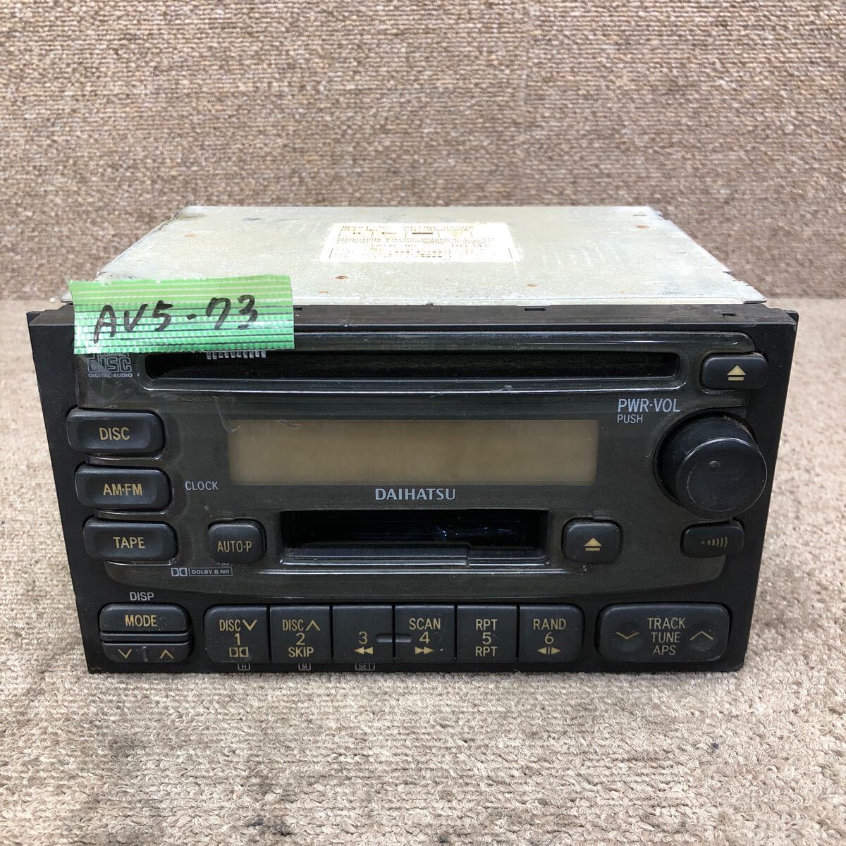 AV5-73 激安 カーステレオ DAIHATSU 86180-97206 CQ-JD0000A 101341 CD カセット FM/AM プレーヤー オーディオ 通電未確認 ジャンク拍卖