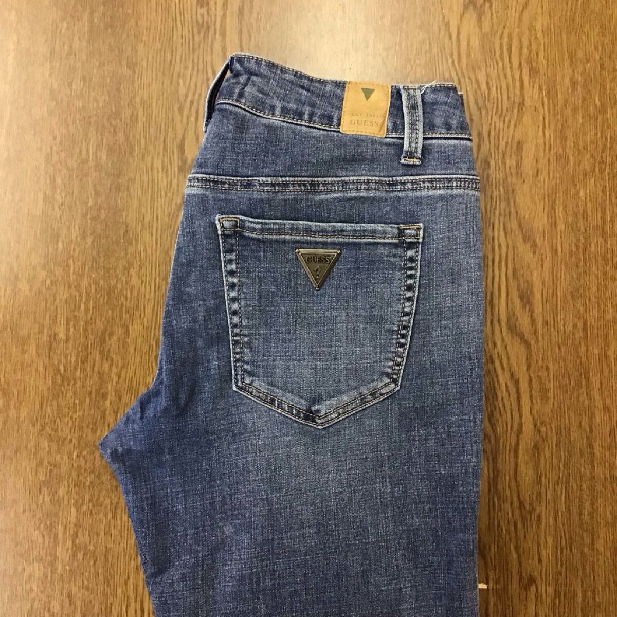 【GE001】GUESS W30 色落ち加工 ジーンズ ジーパン デニムパンツ ストレッチ生地 ブランド古着 ゲス 送料無料拍卖