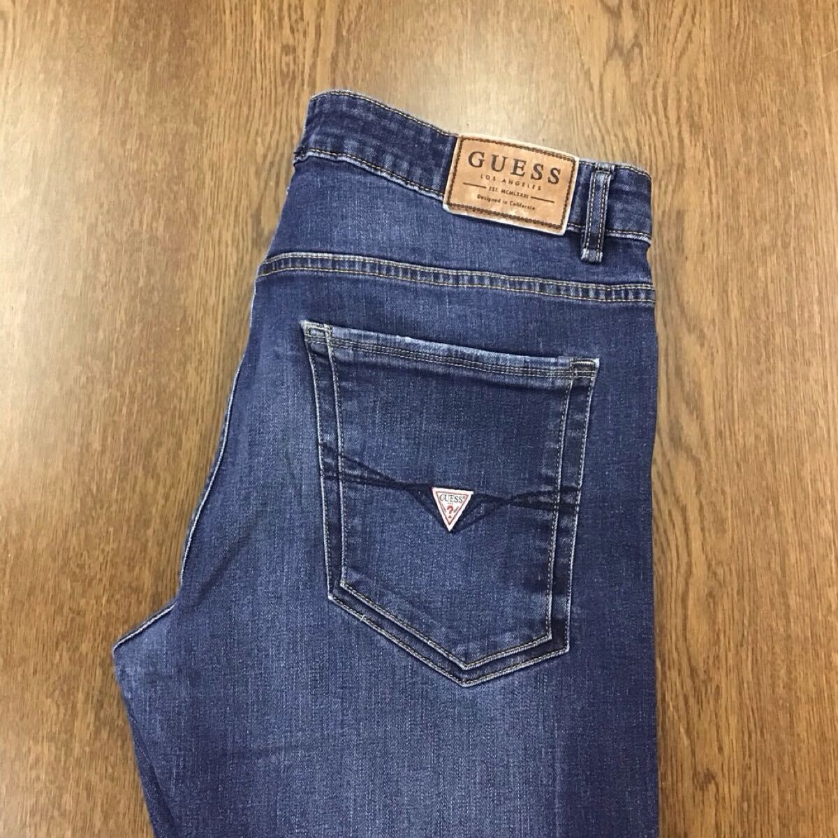 【GE029】GUESS W36 色落ち加工 スキニー ジーンズ ジーパン デニムパンツ ストレッチ生地 メンズブランド古着 ゲス 送料無料拍卖