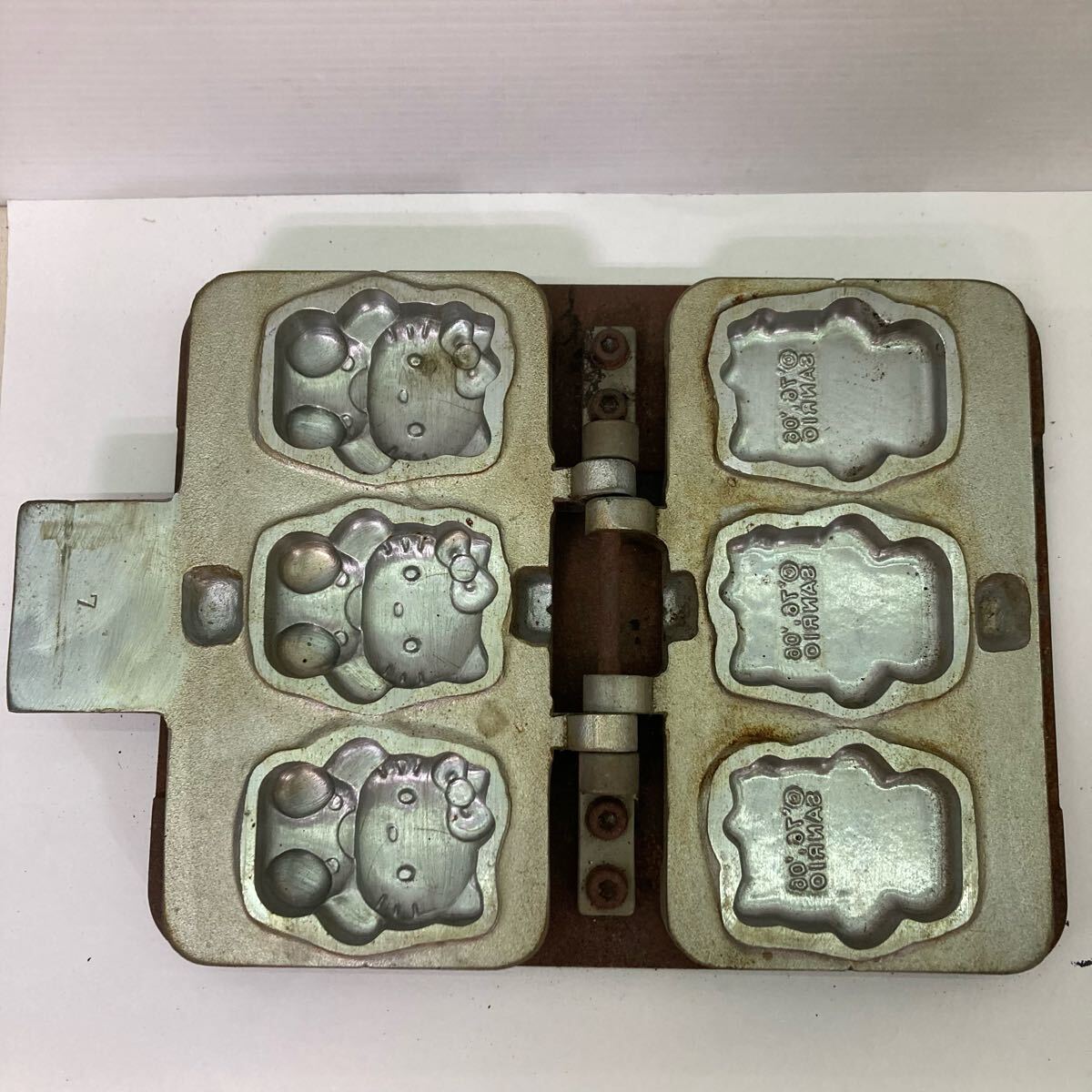 ハローキティ Hello kitty 業務用 ベビーカステラ 人形焼き お菓子 型 焼き型 調理器具 カステラ キティ型 サンリオ Sanrio 2006年製 什器拍卖