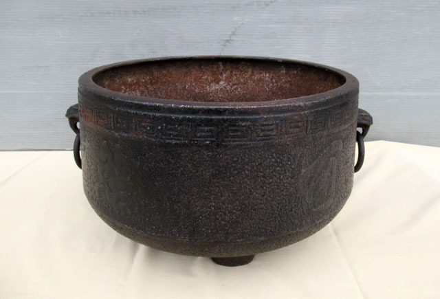 即決■鉄製 瓶掛 獣耳 火鉢■た-02拍卖