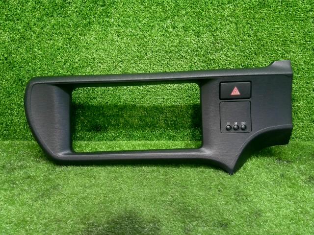 ★アクア DAA-NHP10 インストルメントパネル G 55405-52A30-C0★拍卖