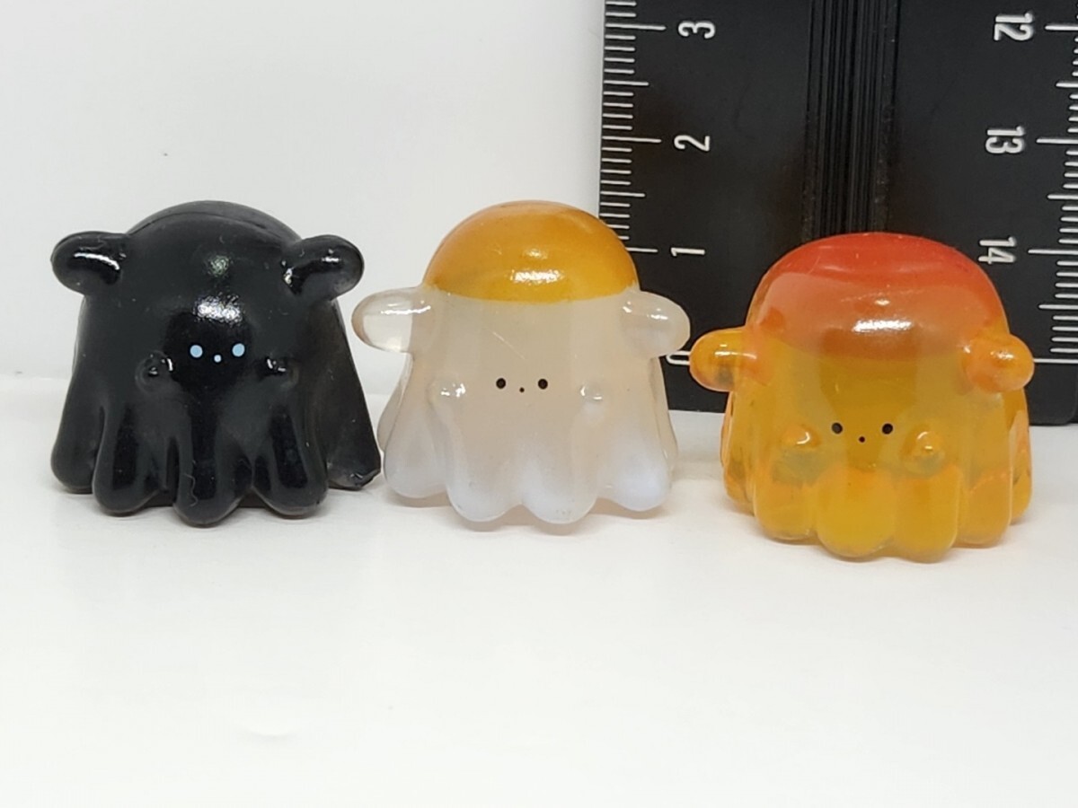 おばけメンダコ 擬態妖精ミミカ マスコットフィギュア(目玉焼き ダークマター プリン)[25E20検FigurineコレクションVAGガシャポン ガチャ拍卖