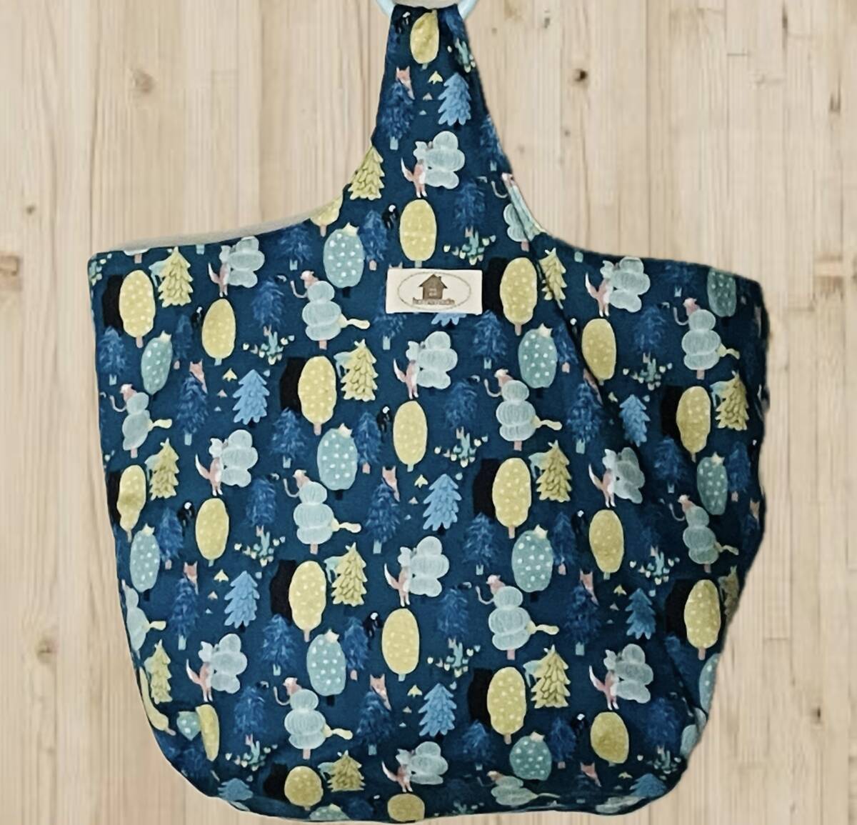 ハンドメイドバッグ☆ワンハンドルバッグ☆森のかくれんぼ☆動物達の柄拍卖