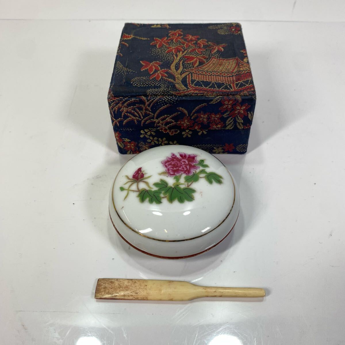 陶磁器 印泥 朱肉 入れ 陶器 容器 入れ物 中国 土産物 レトロ 古雑貨 古道具拍卖