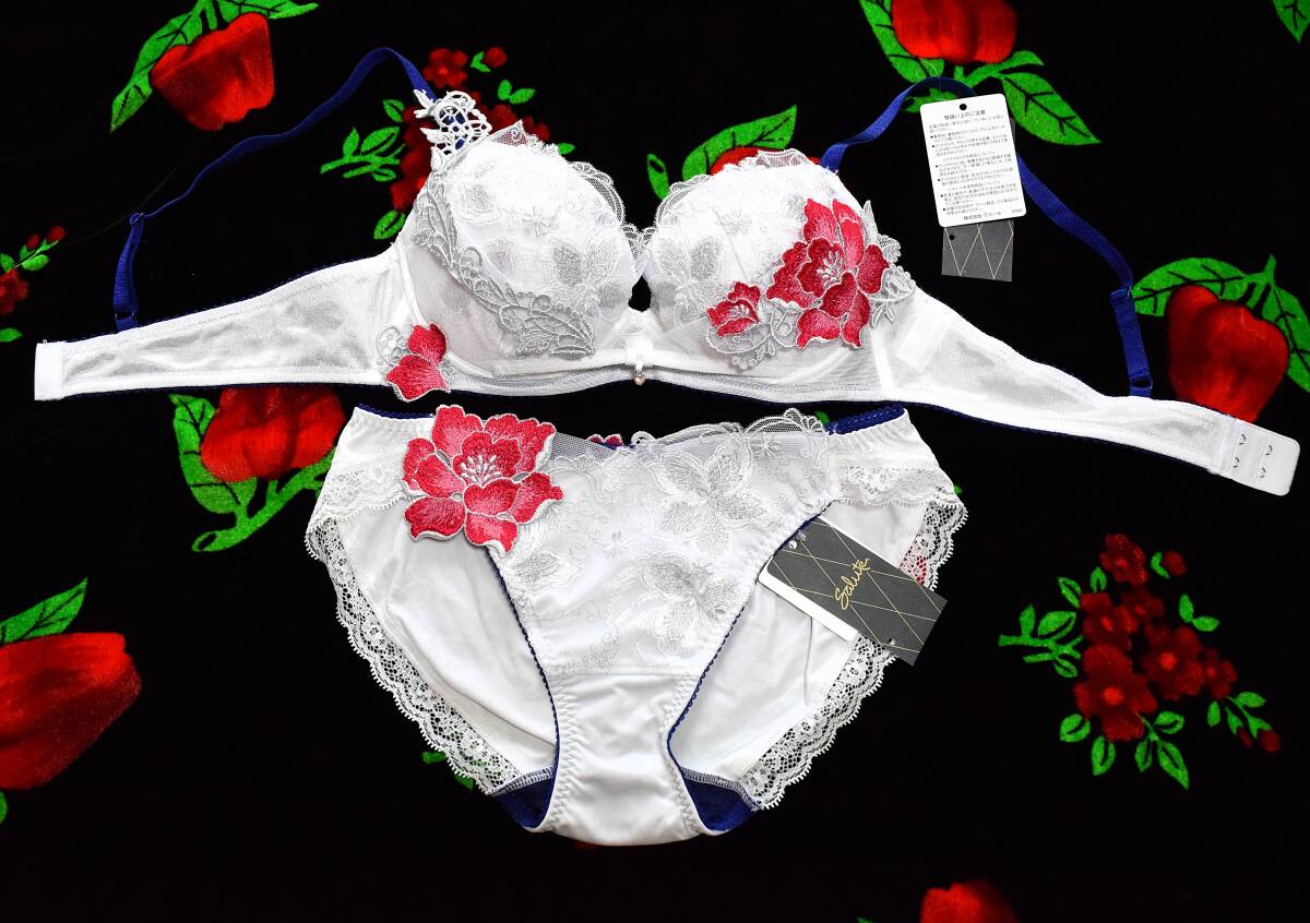 新品・タグ付き☆ワコール☆サルート☆86G・リボンの騎士☆WH☆C70&ショーツM拍卖