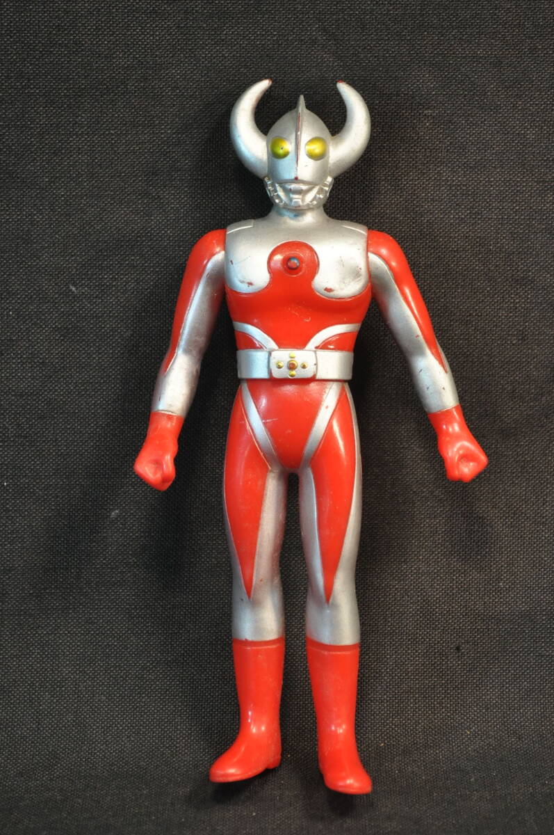 14 バンダイ ウルトラマン 父 ソフビ人形 高約16cm拍卖