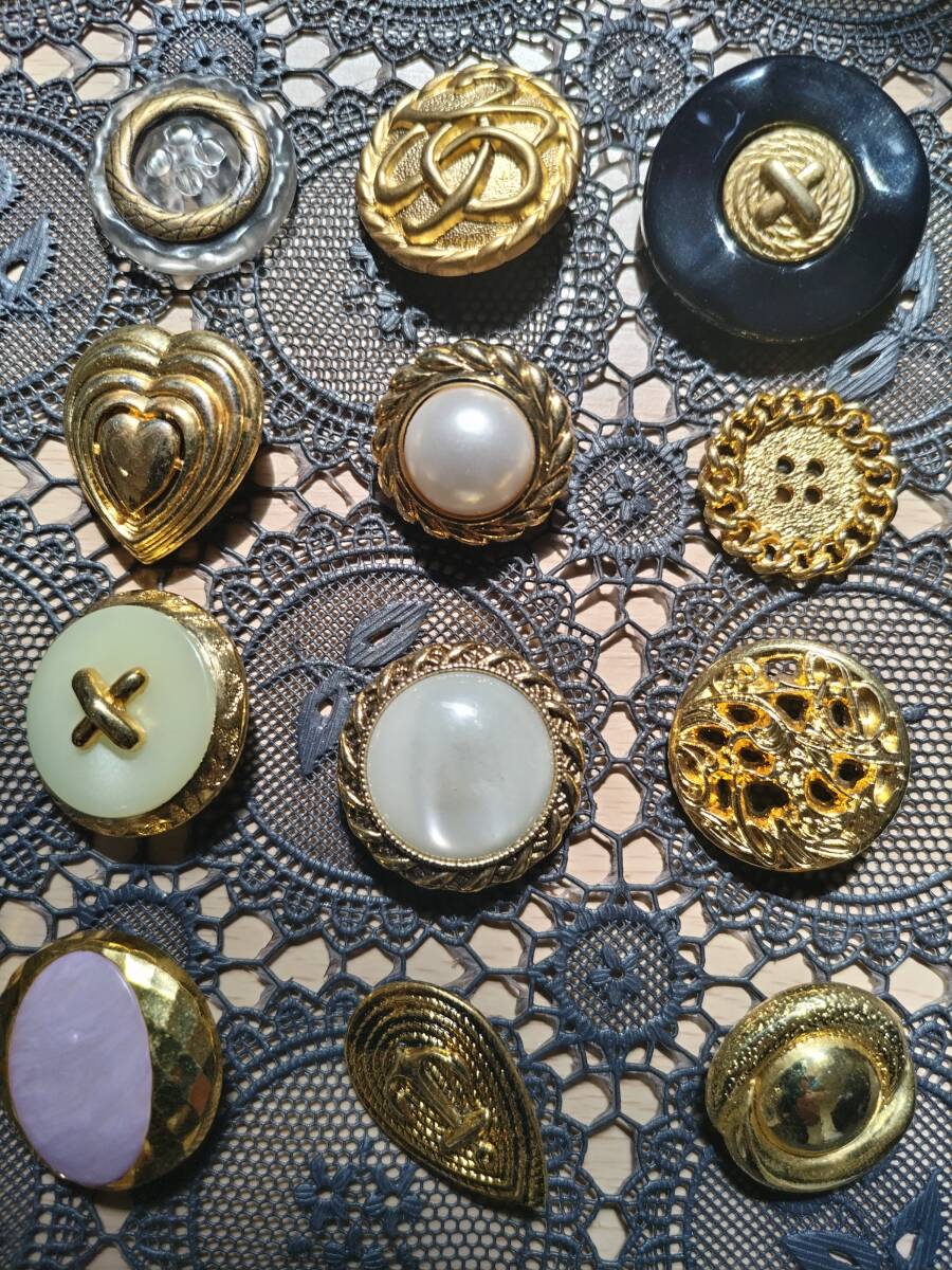 ヴィンテージ・アンティークボタンのセット(豪華12個セット)拍卖